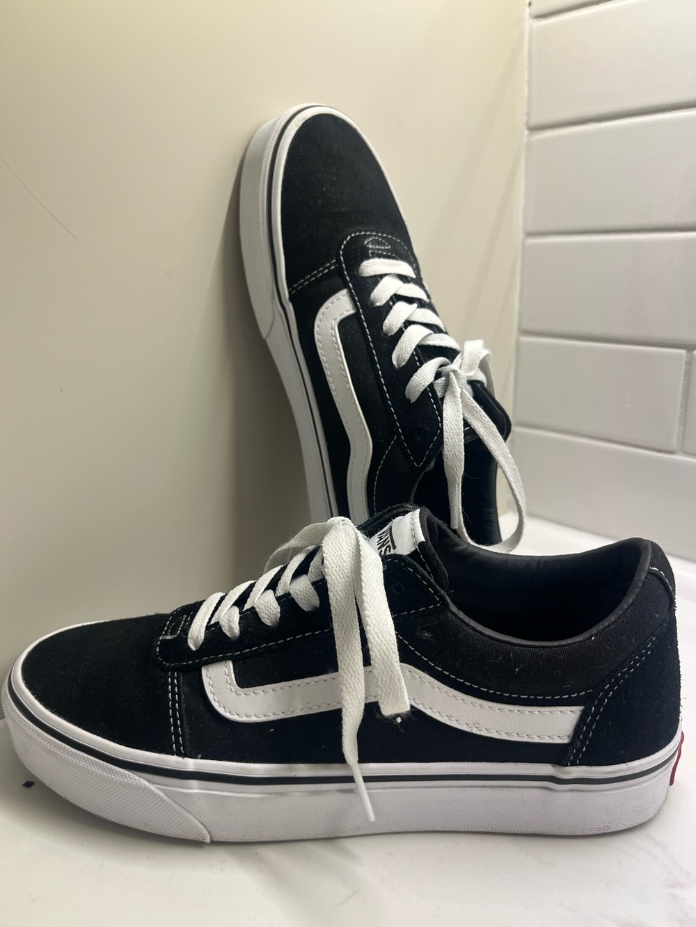 Vans Ward Black White Suede Canvas Sneakers Women’s 8